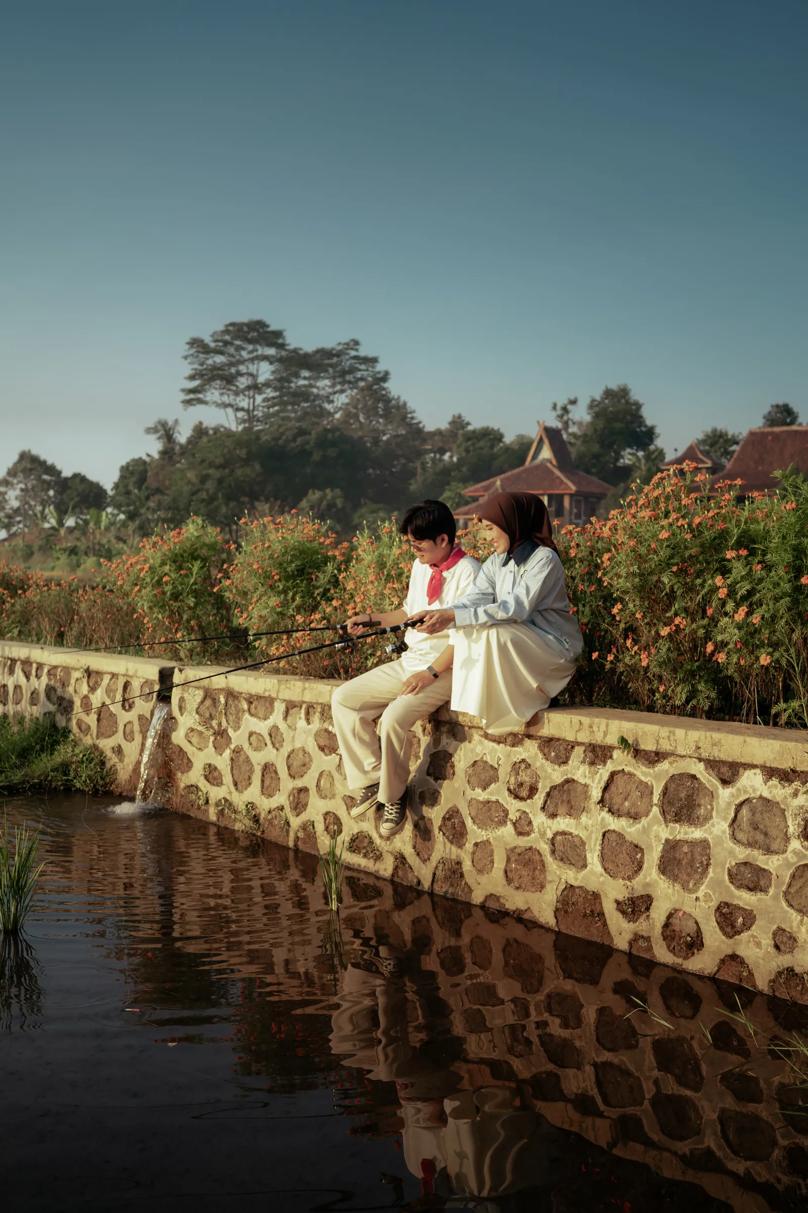 Cindy dan Raihan memancing bersama